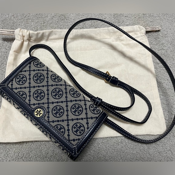 Tory Burch | T Monogram Jacquard Chain Wallet | Tory Navy - Picture 3 of 11